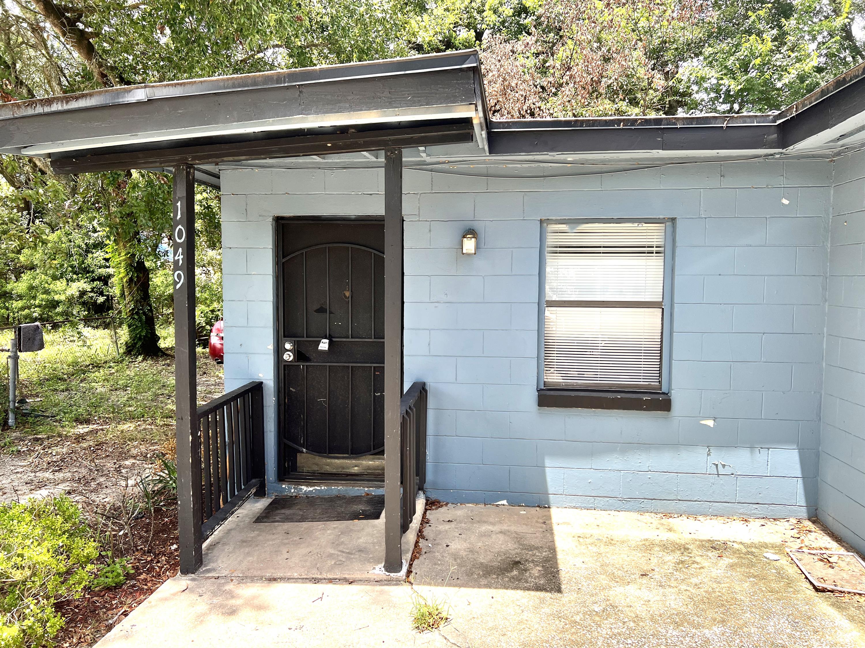 1049 Glencarin Street